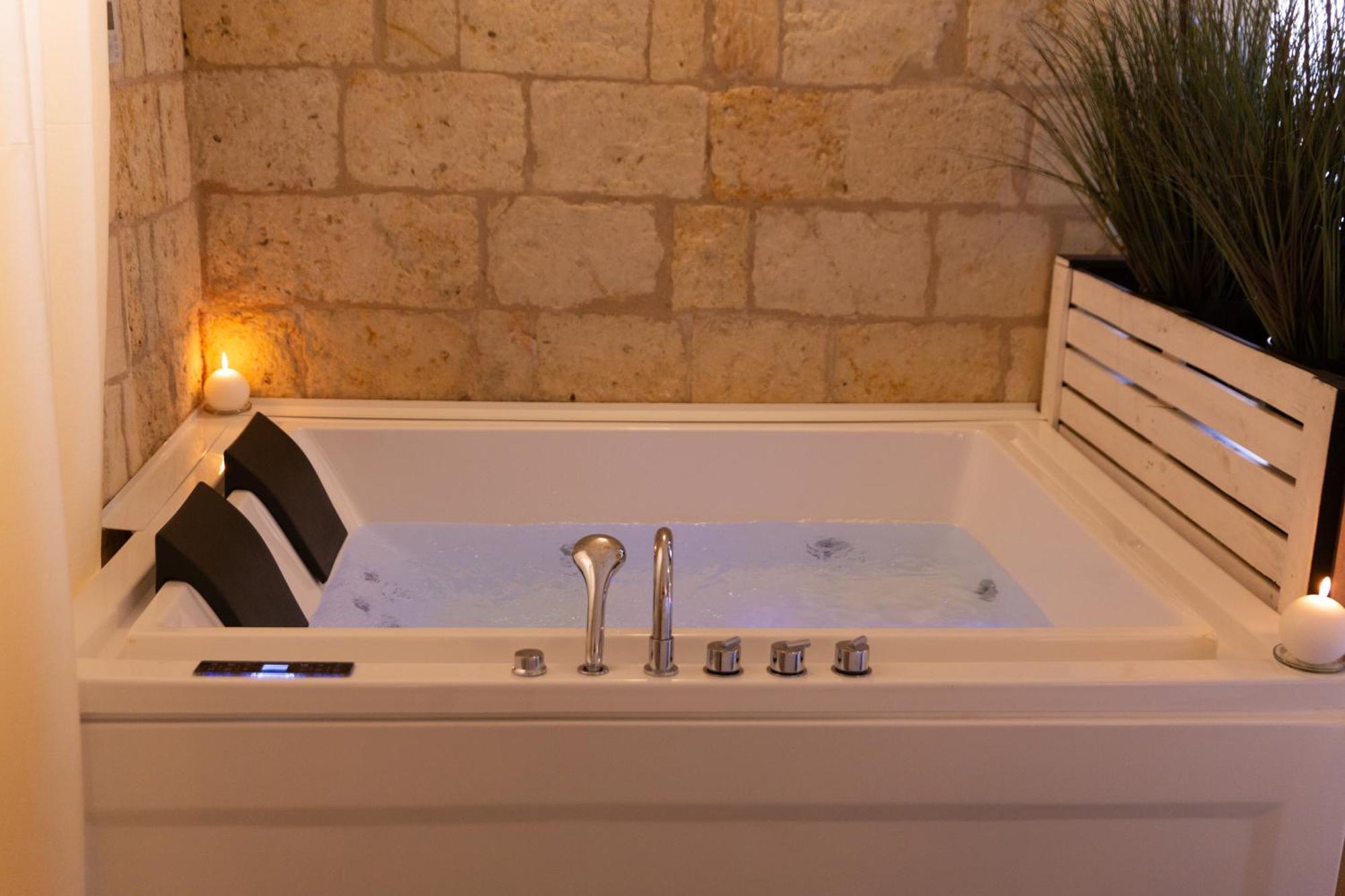 Dama Luxury Room Con Jacuzzi Bisceglie Dış mekan fotoğraf